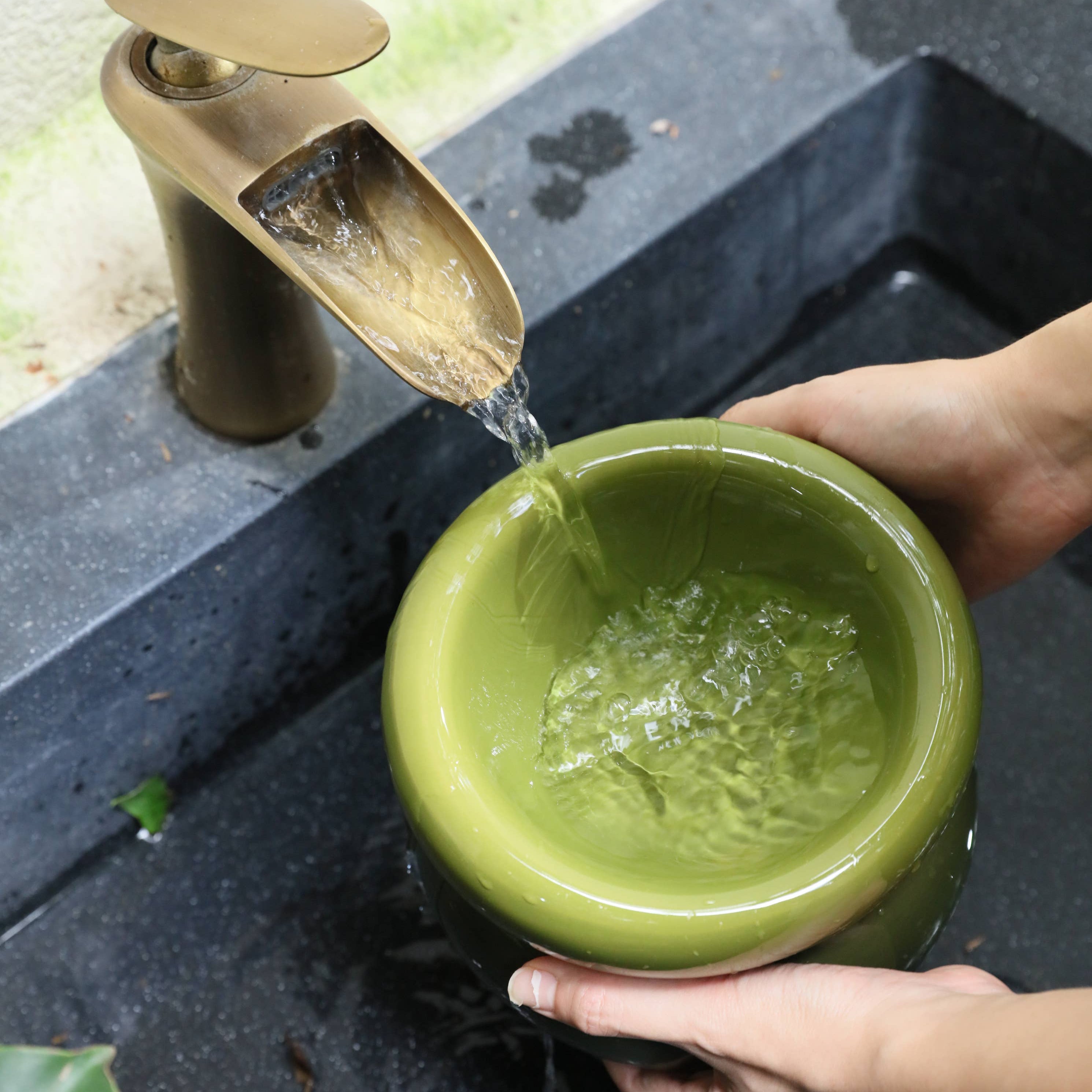 Soufflé Pet Bowl - Avocado Green