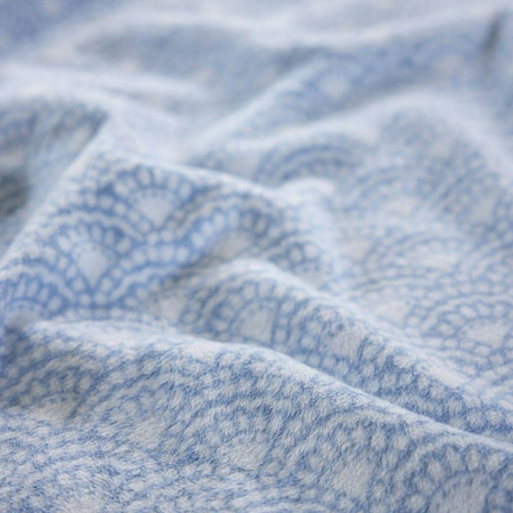 Seaside Scallops Fog Blanket