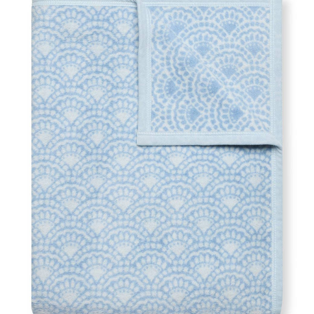Seaside Scallops Fog Blanket