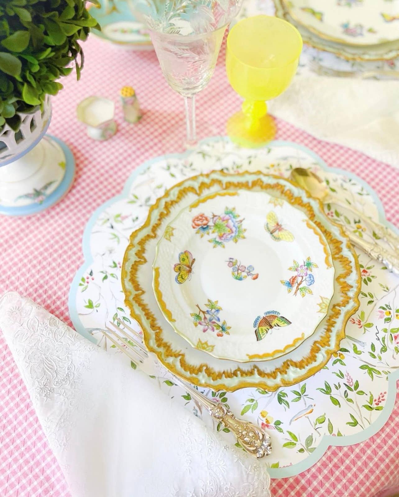 Lila Chinoiserie Scalloped Paper Placemats | Set of 24